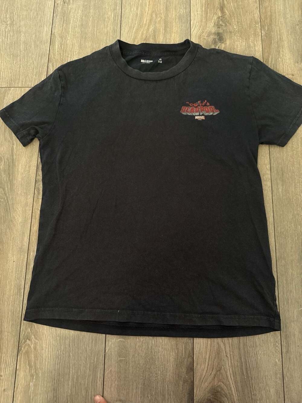 Hollister Marvel Deadpool The Merc With The Mouth Graphic T-Shirt Size XS